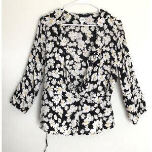Gap Daisy Print Wrap Ruffle V Neck Black and White 3/4 Sleeve Blouse top Sz M